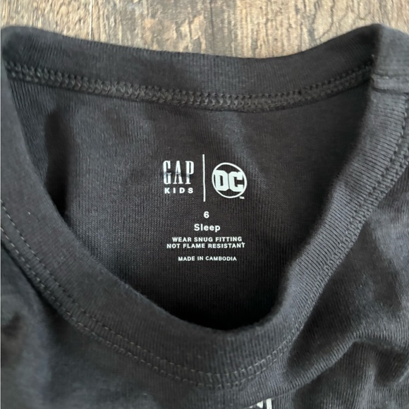 NWOT! GAP Kids Black DC Graphic T-Shirt - Picture 3 of 3